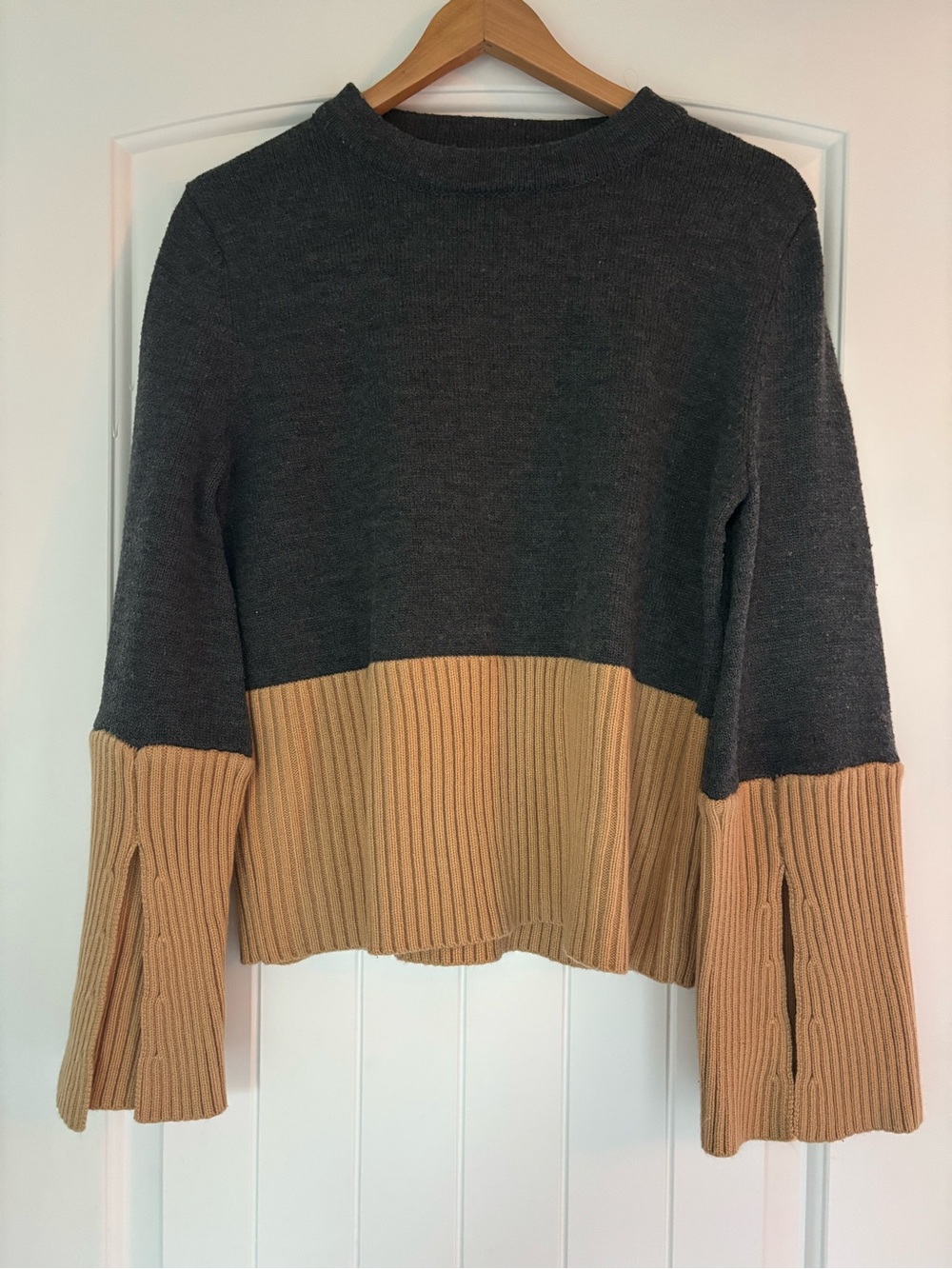Promesa Sweater | Dark Gray and Camel | Slit Bell Cuffs | Size M/L